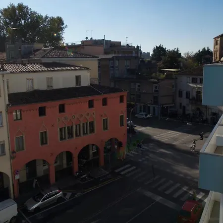 Art Centro アパート